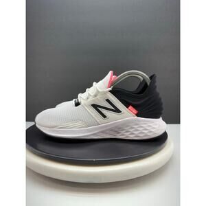 New Balance Fresh Foam Roav Womens Size 8.5 White Black Running Shoes WROAVLW